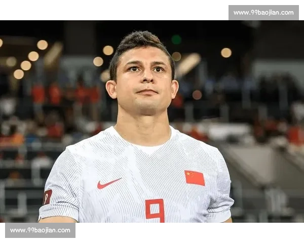 女球迷喊 “挡着我了”!小熊艾克森成进球 “障碍物”? 女球迷喊 “挡着我了”!小熊艾克森成进球 “障碍物”?